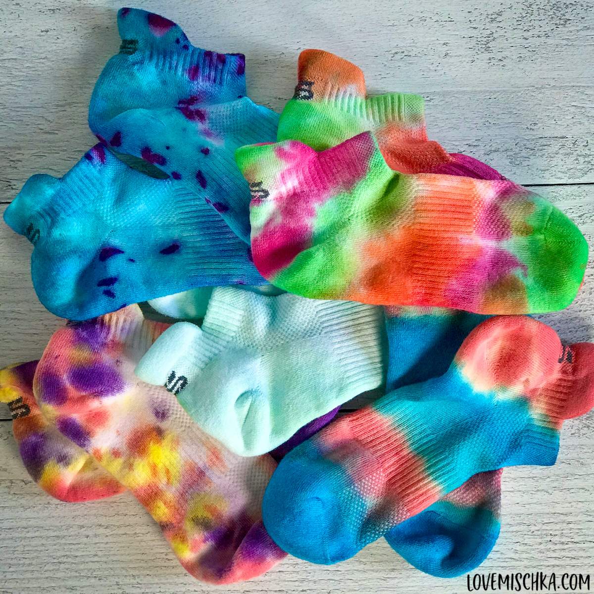 How to Tie Dye Socks - Love Mischka