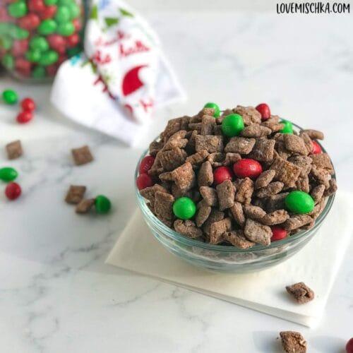 Simple Christmas Muddy Buddy Recipe {Reindeer Chow} - Love Mischka